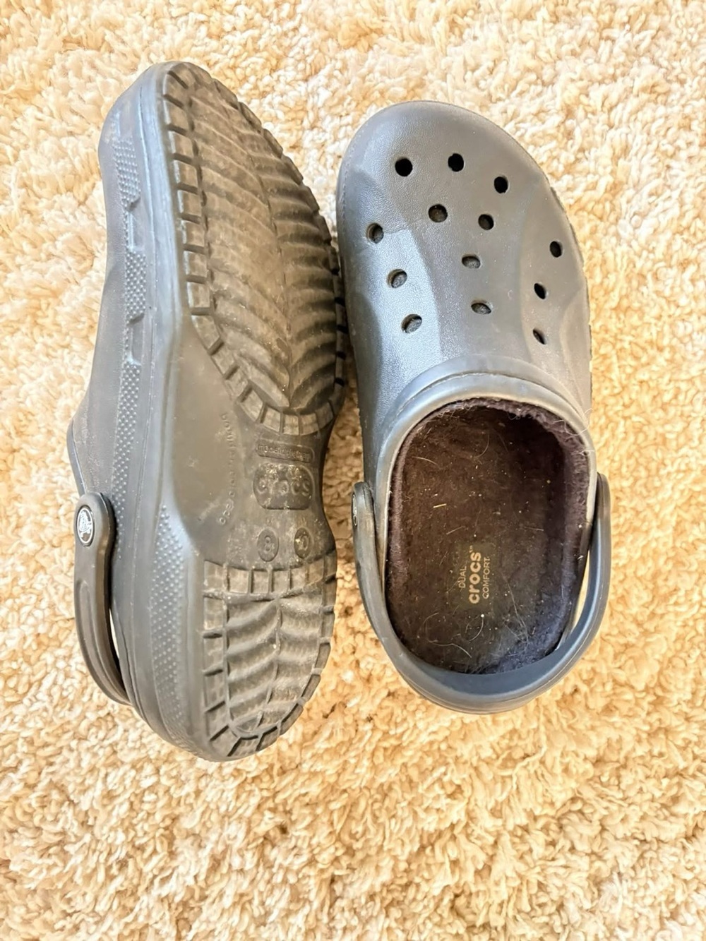 CROCS Black Classic Clog with Heel Strap, fur lined, Women’s size 10, Men’s size